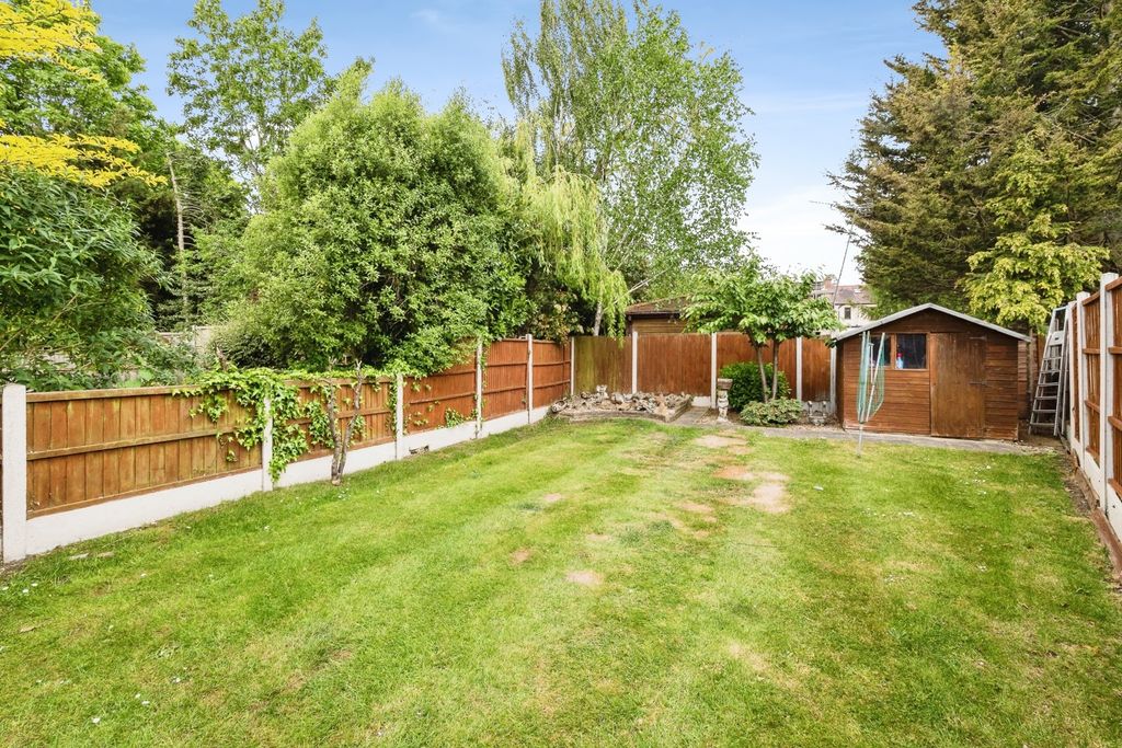 2 bed maisonette for saleHurstlands Close, Hornchurch RM11