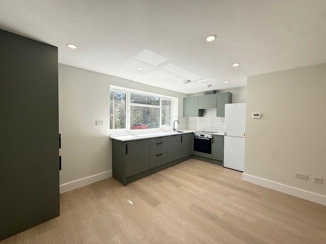 Property photo 3 of 10 Kitchen