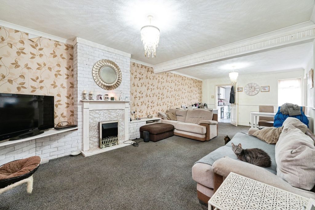 Property photo 2 of 18