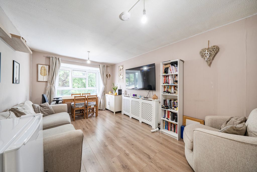 Property photo 2 of 11 1481200-8-6A33Fcc...