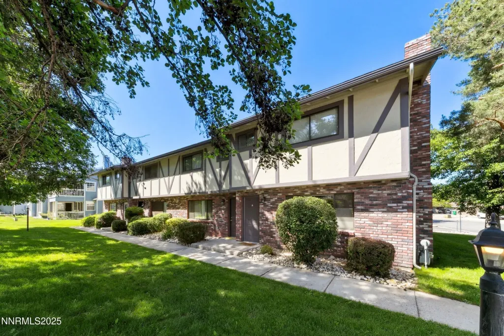 Property photo 1 of 2