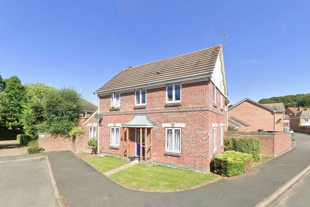 Property photo 1 of 2