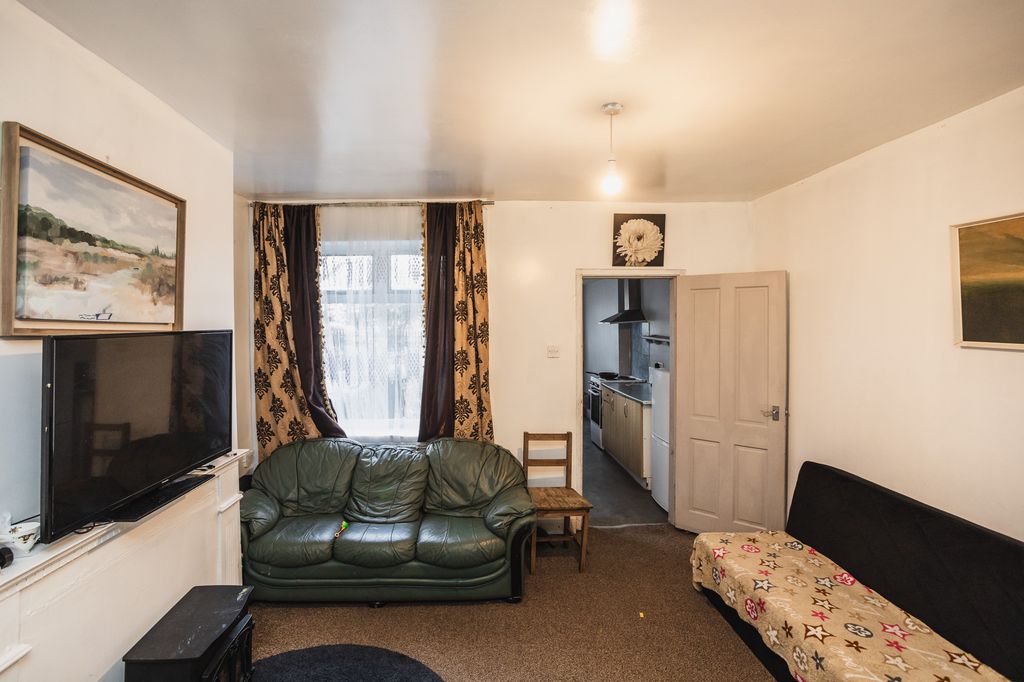 Property photo 2 of 24