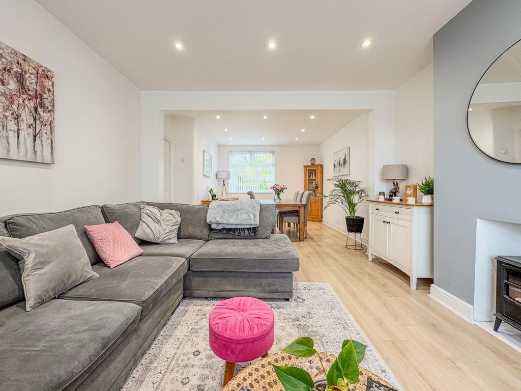 Property photo 2 of 17 5131352