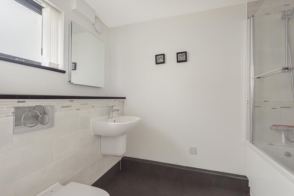 Property photo 3 of 11 Bathroom