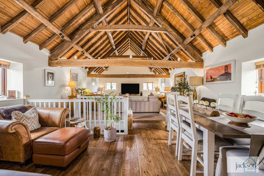 Property photo 2 of 24 9_76680_Watermarked