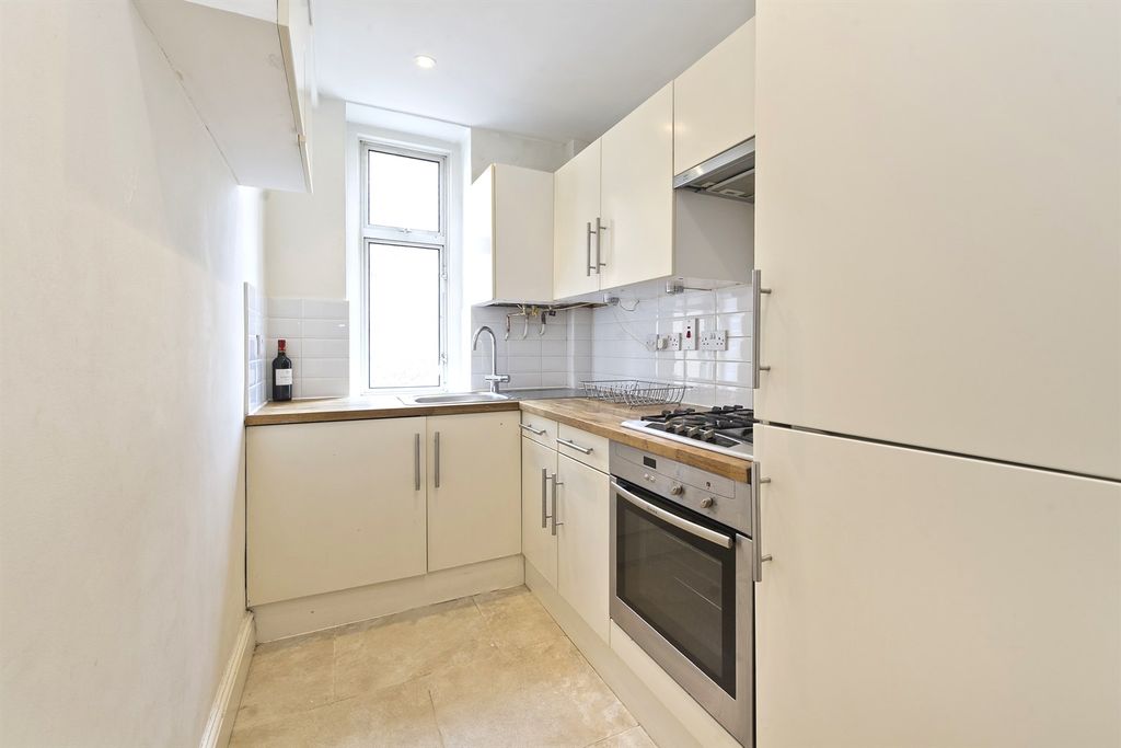 Property photo 2 of 5 Kitchen