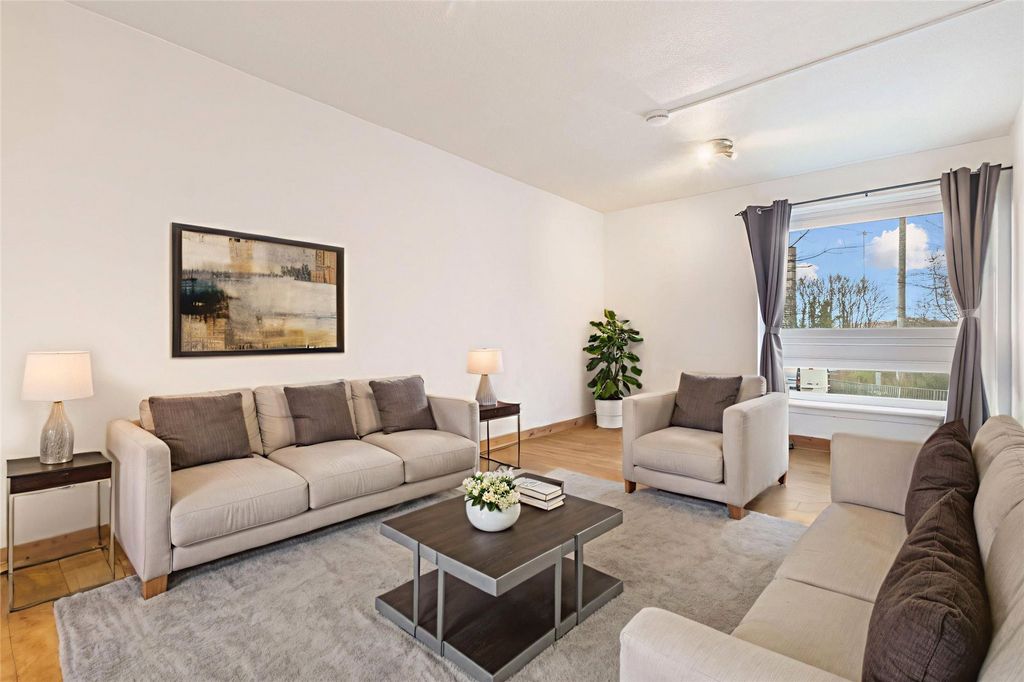 Property photo 2 of 20 Picture No. 12