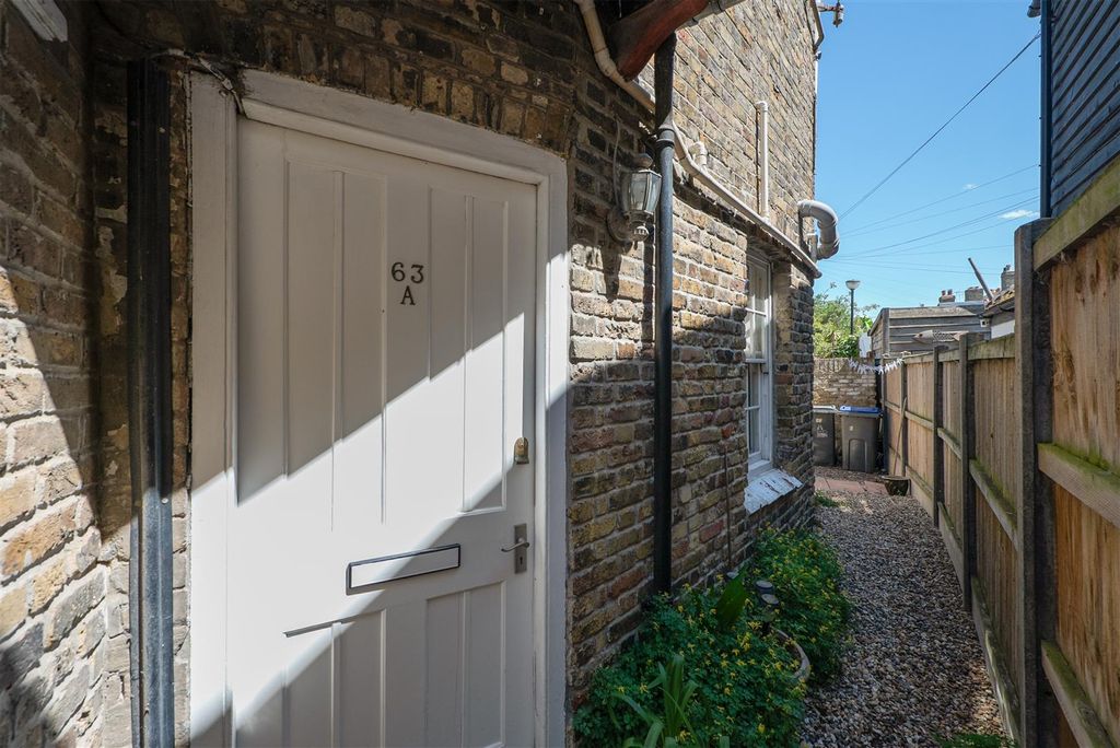Property photo 2 of 15 Harbour Street, Whitstable