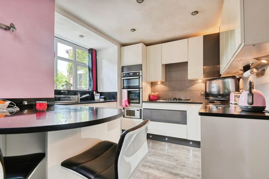 Property photo 3 of 35 128Eas8.Jpg