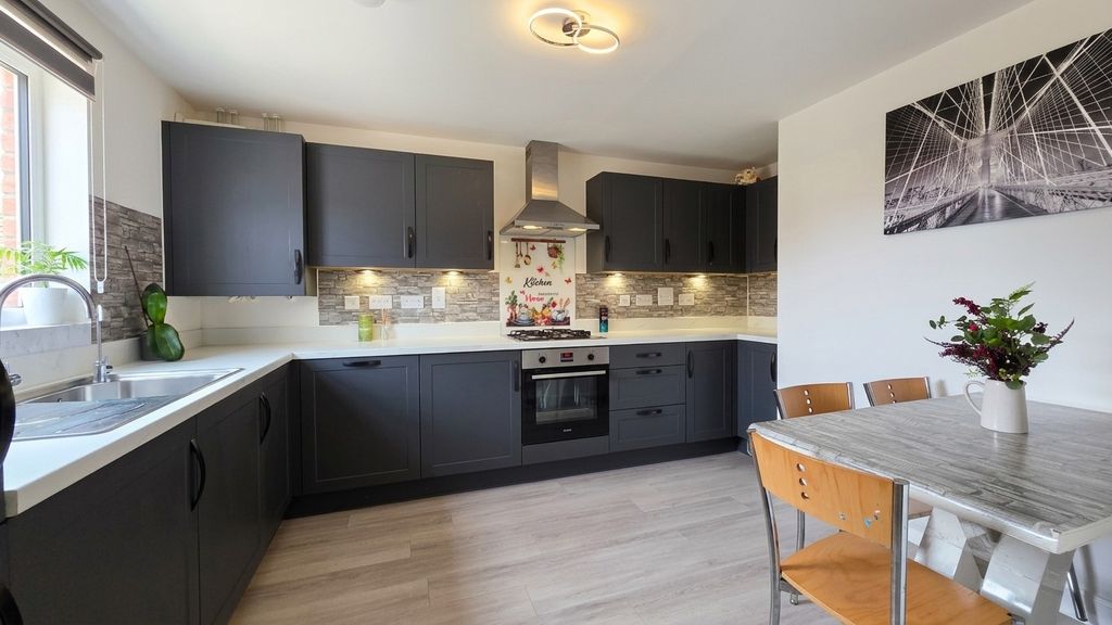 Property photo 3 of 17 5293634
