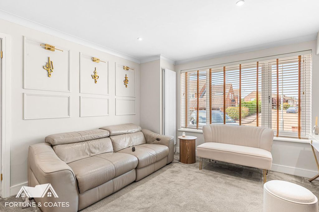 Property photo 3 of 20 Elmbridge_25.Jpg