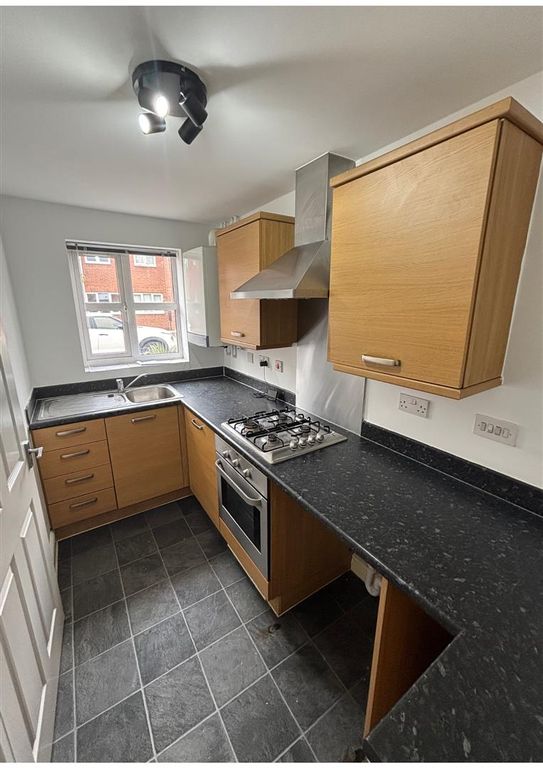 Property photo 3 of 7 Kitchen