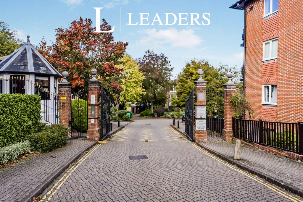 Property photo 1 of 11 Entrance