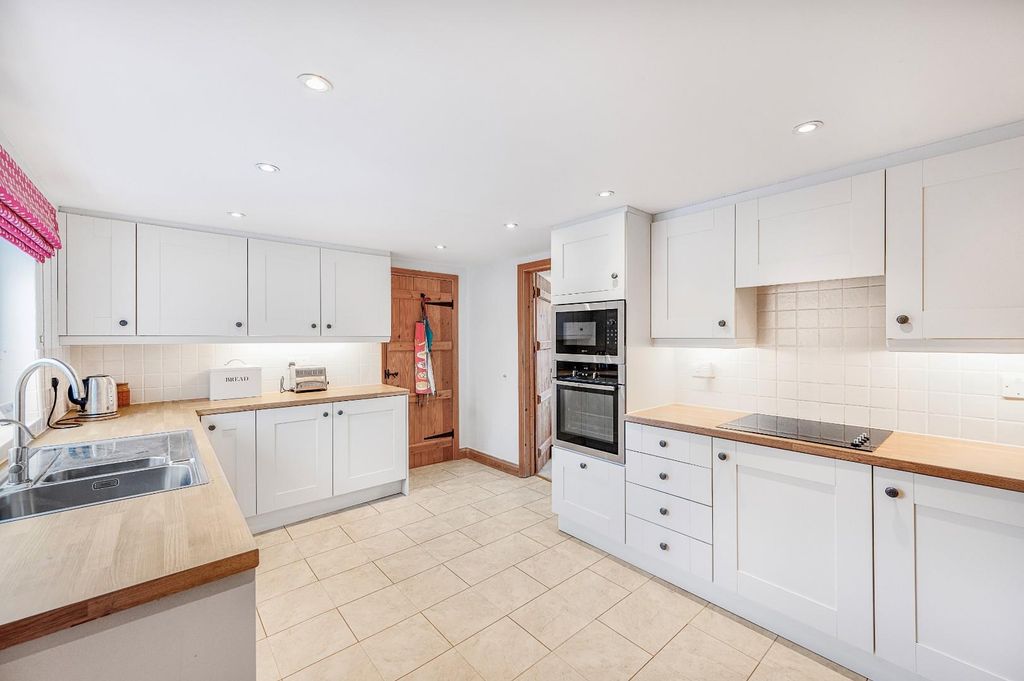 Property photo 3 of 20 Kitchen