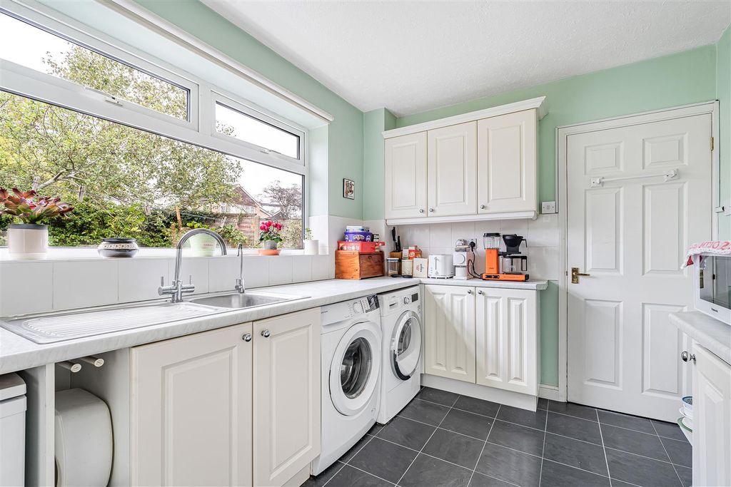 Property photo 3 of 16 12_94556.Jpg