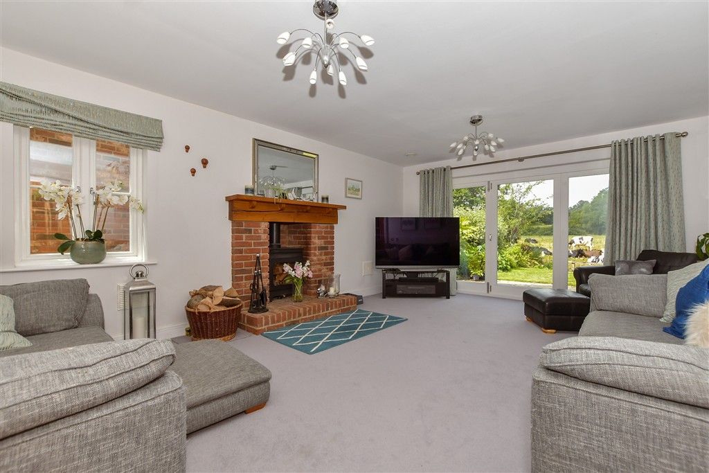 Property photo 3 of 18 Lounge