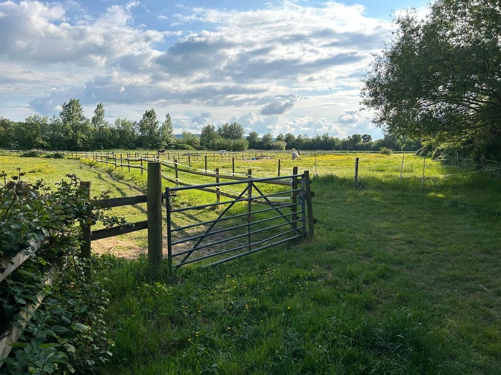 Property photo 1 of 2 Picture No. 01