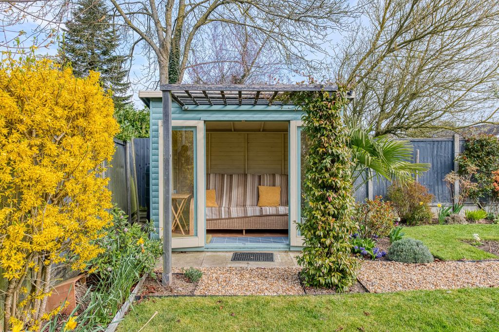 Property photo 2 of 25