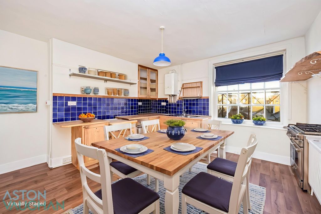 Property photo 3 of 17 4693603