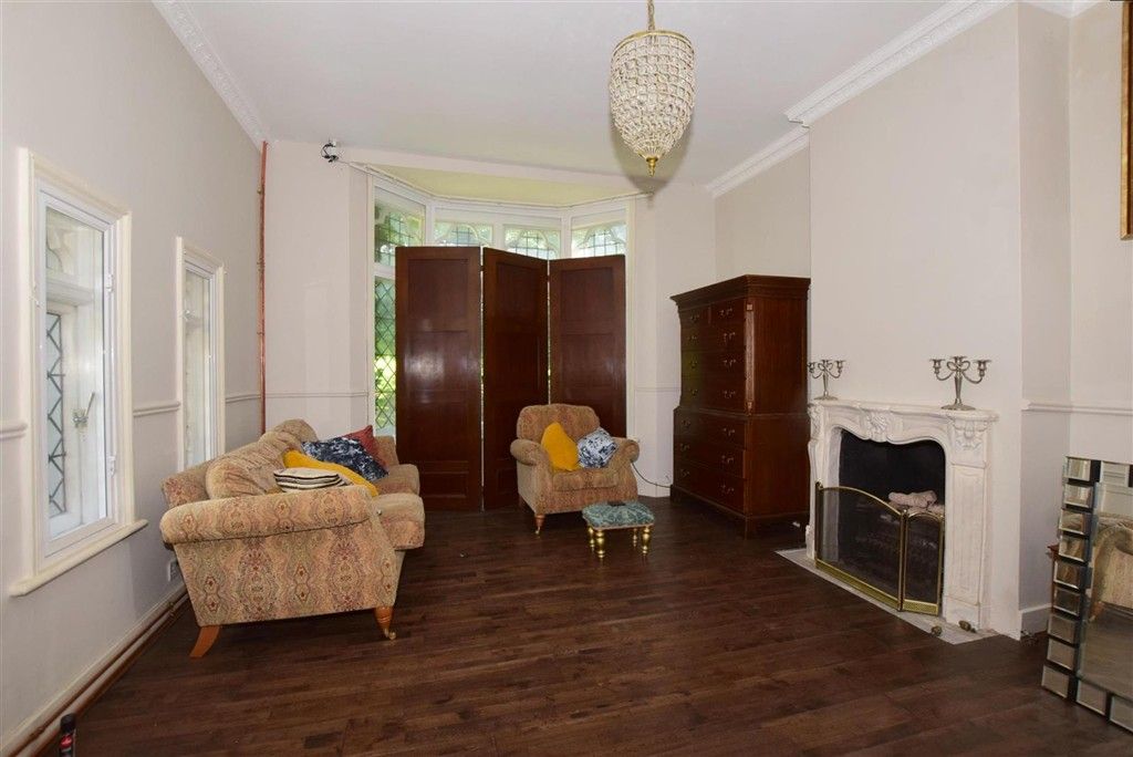 Property photo 2 of 13 Lounge