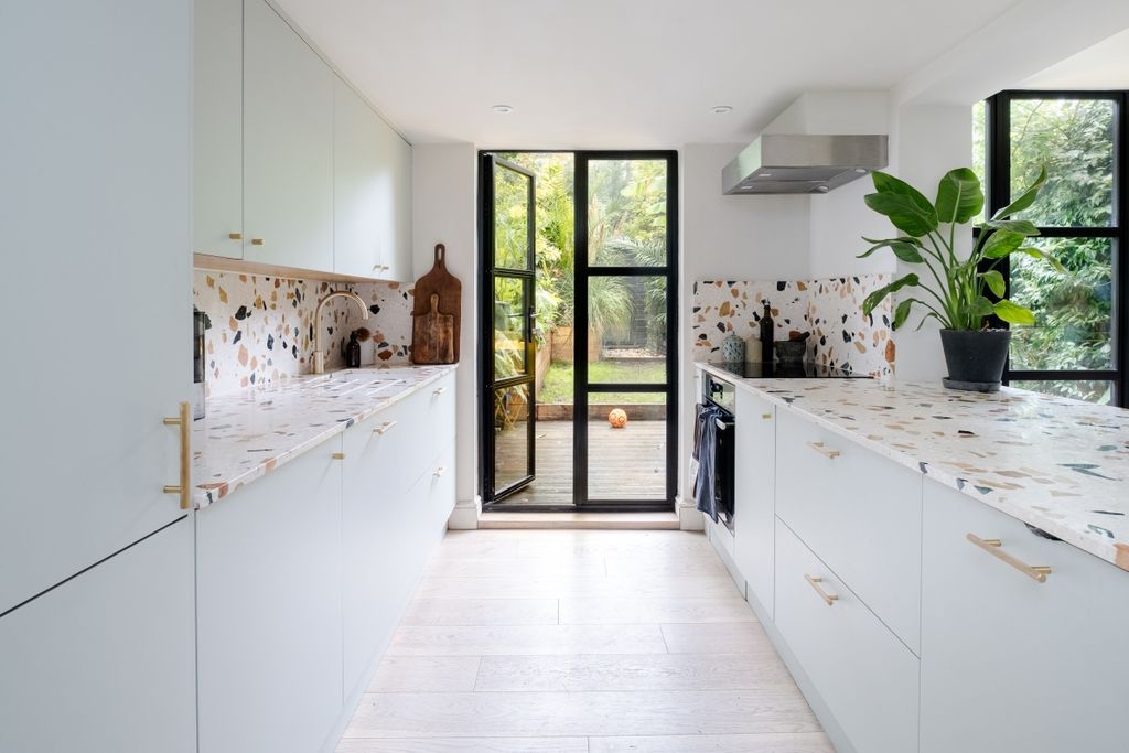 Property photo 3 of 21 Wolsey Road
