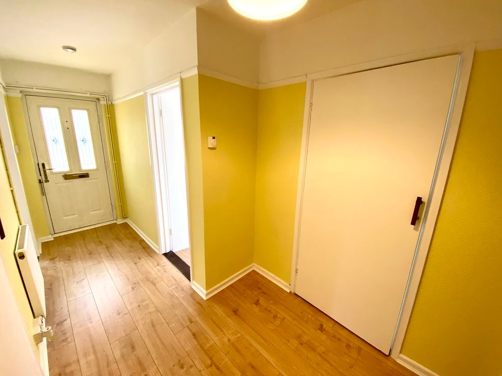 Property photo 2 of 18 Entrance Hall