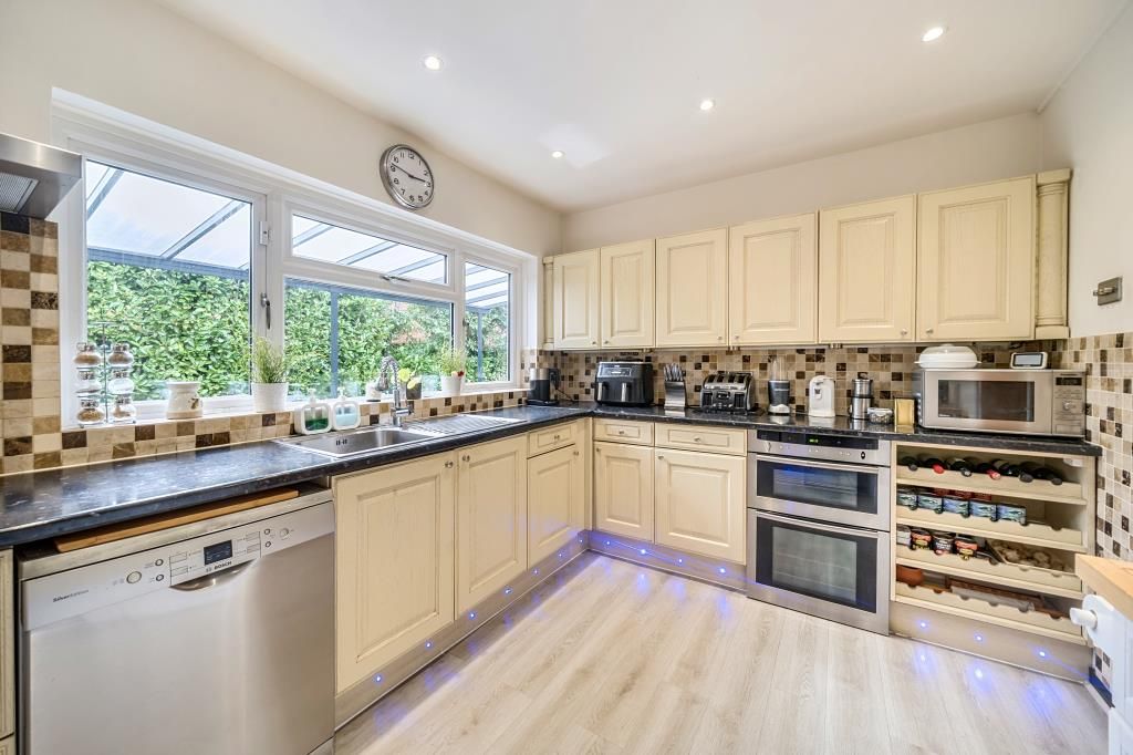 Property photo 2 of 18 Kitchen