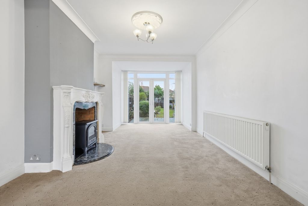 Property photo 3 of 16 4559114