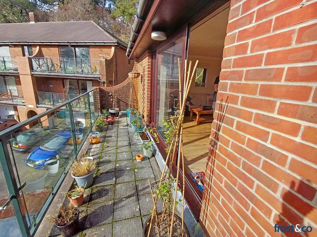Property photo 2 of 11 Balcony