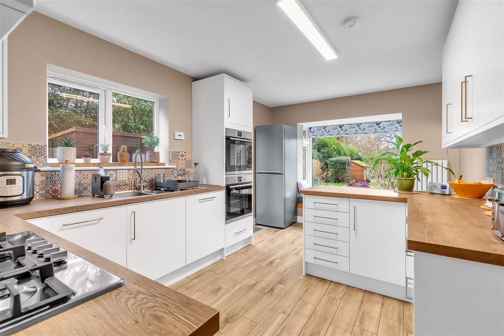 Property photo 2 of 19 Kitchen1.Jpg