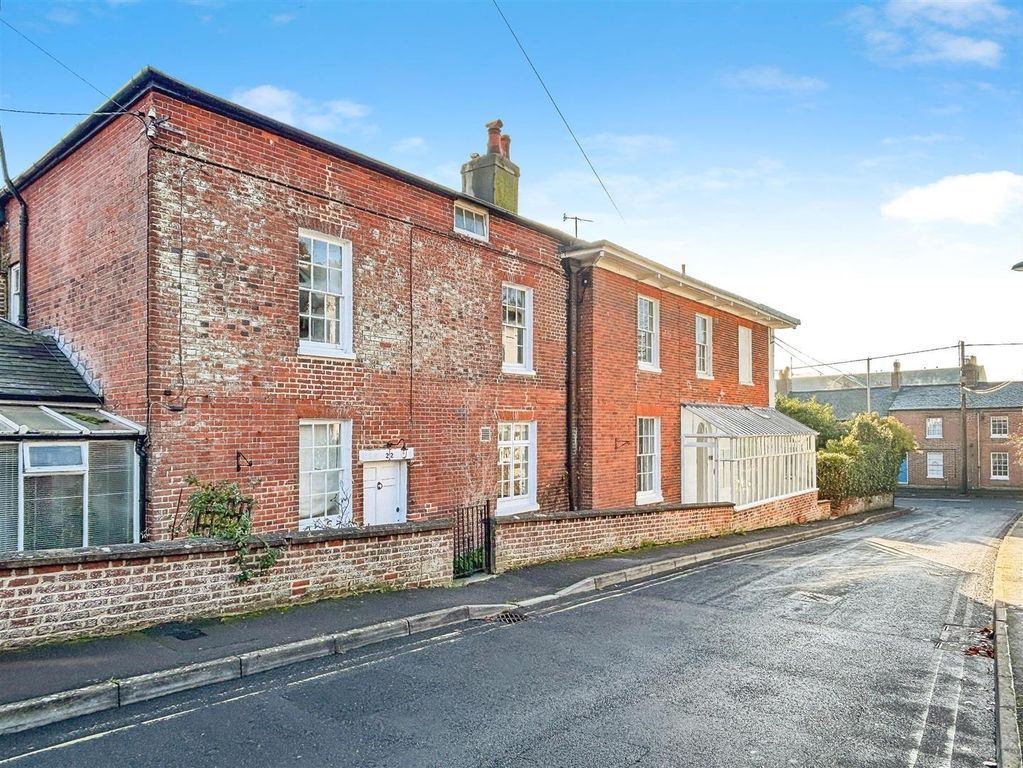 Property photo 1 of 12 Outside Front