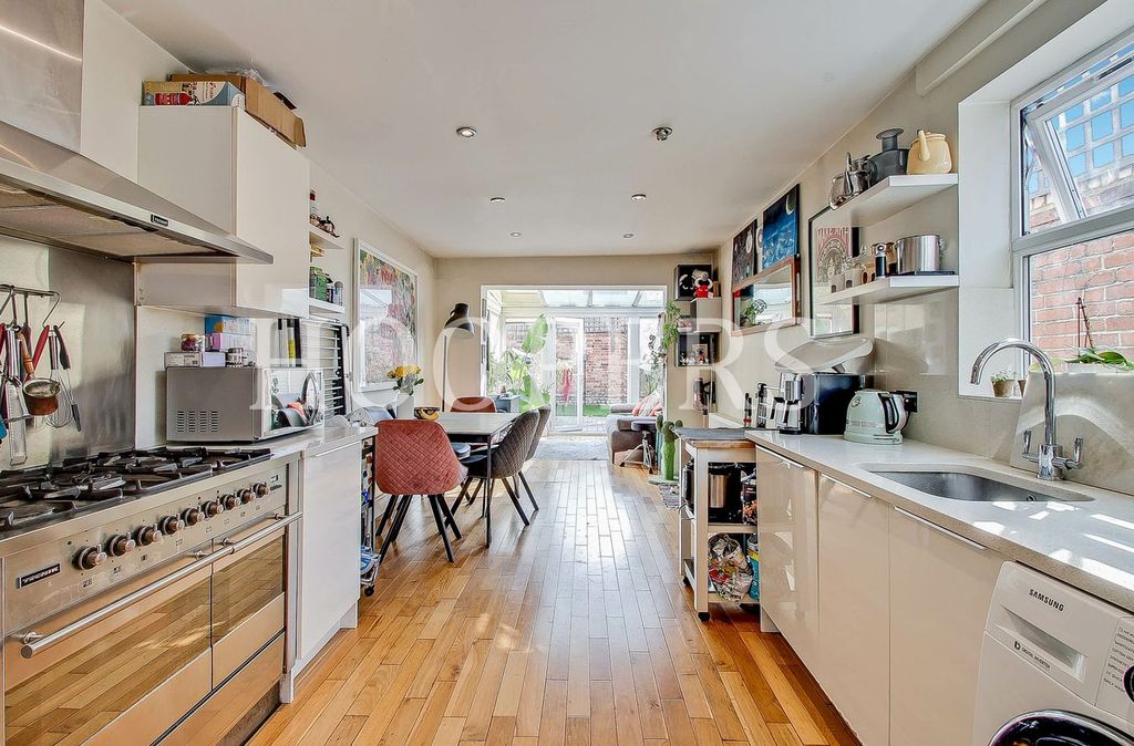 Property photo 3 of 11