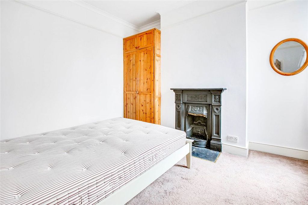 Property photo 3 of 6