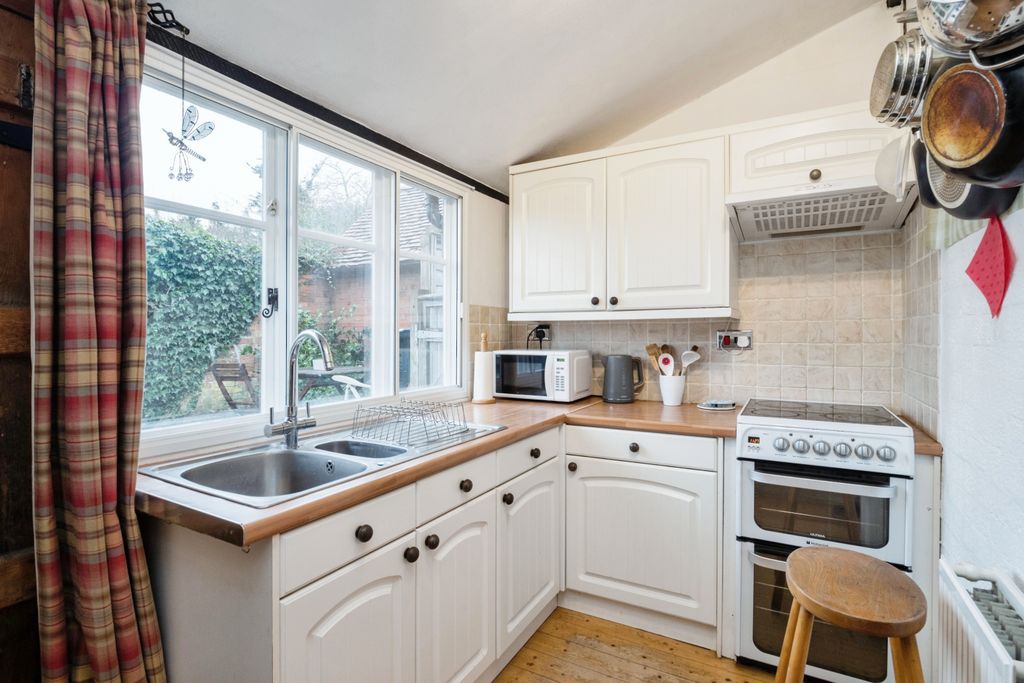 Property photo 3 of 23 Kitchen