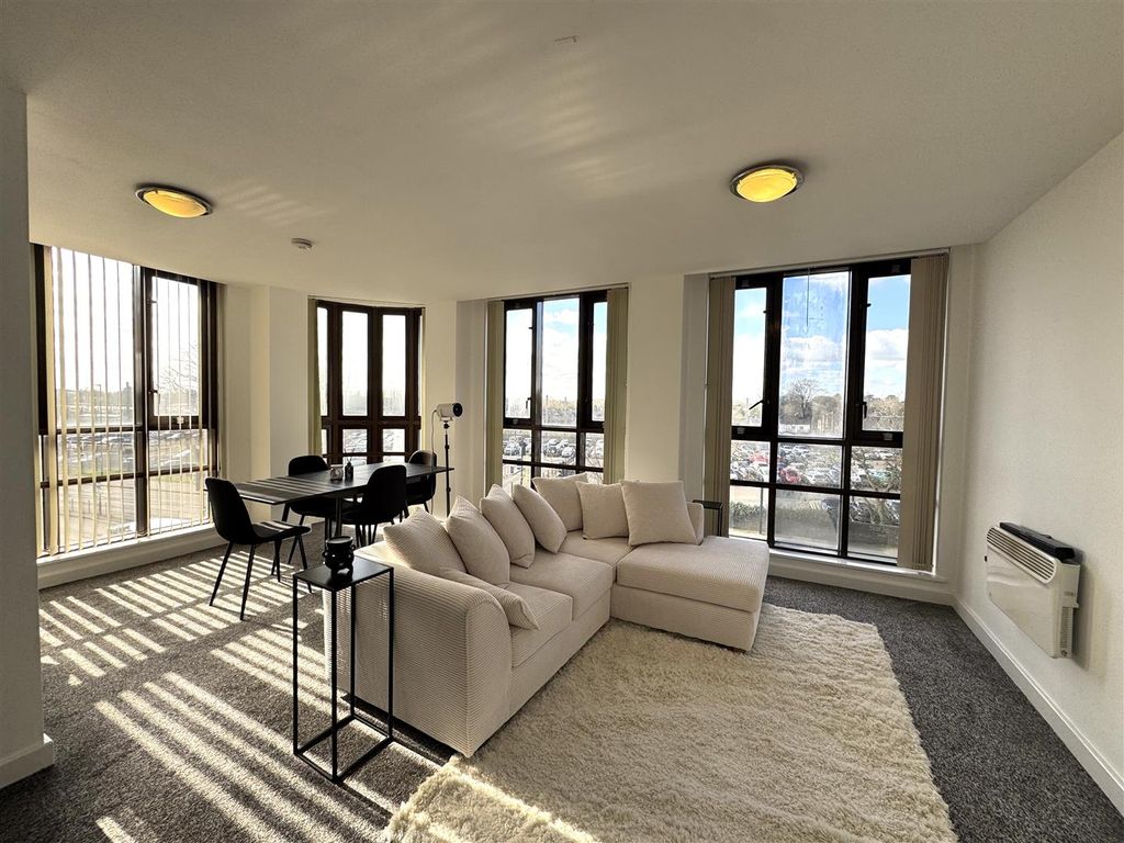 Property photo 2 of 14 Living Room.Jpg