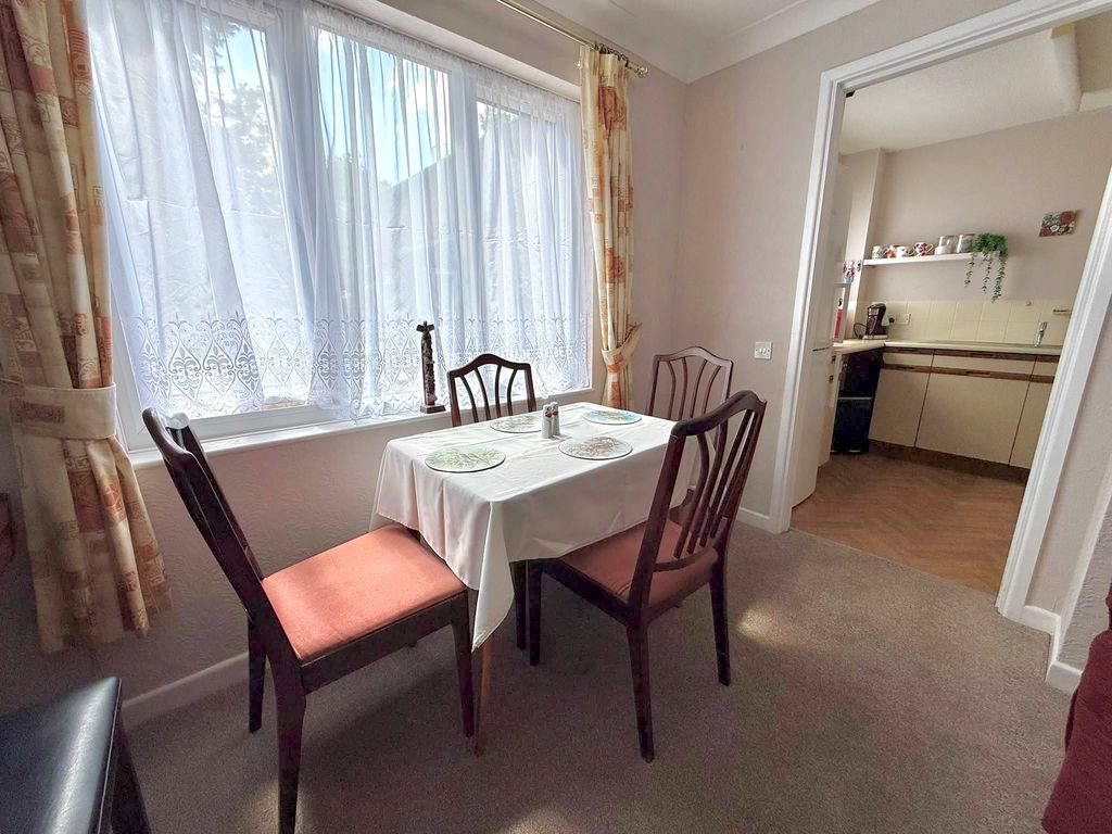 Property photo 3 of 18 Dining Area