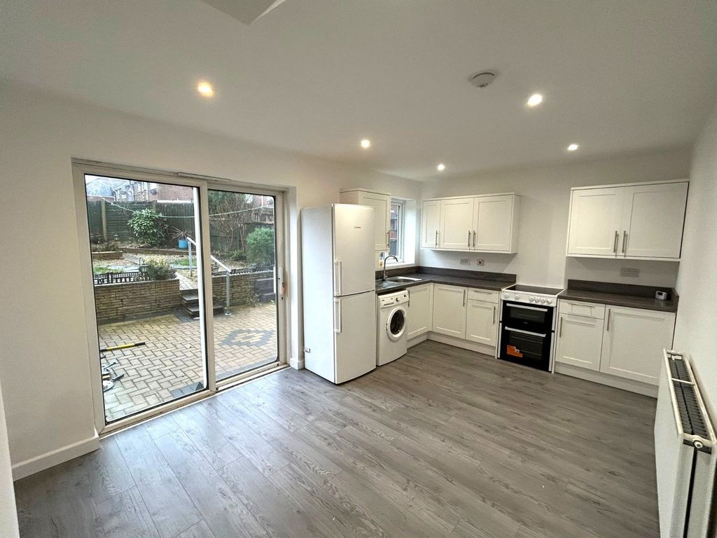 Property photo 3 of 14 Picture No. 13