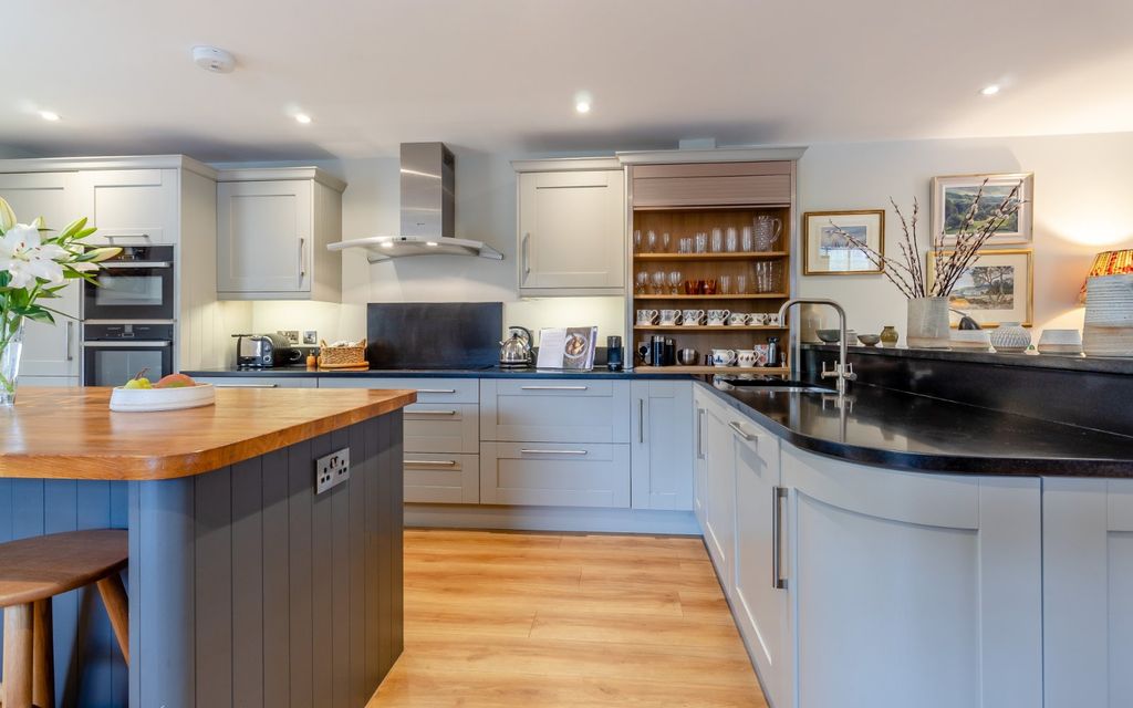 Property photo 2 of 22 Kitchen