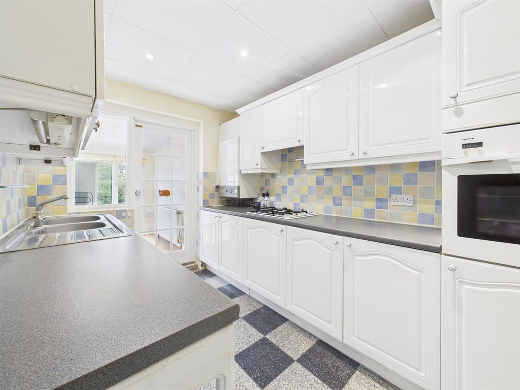 Property photo 3 of 10 Cam05080G0-Pr0197-Still015.Jpg