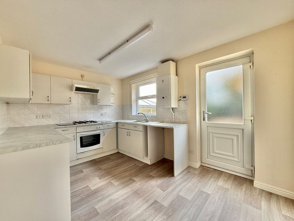 Property photo 3 of 8 Kitchen