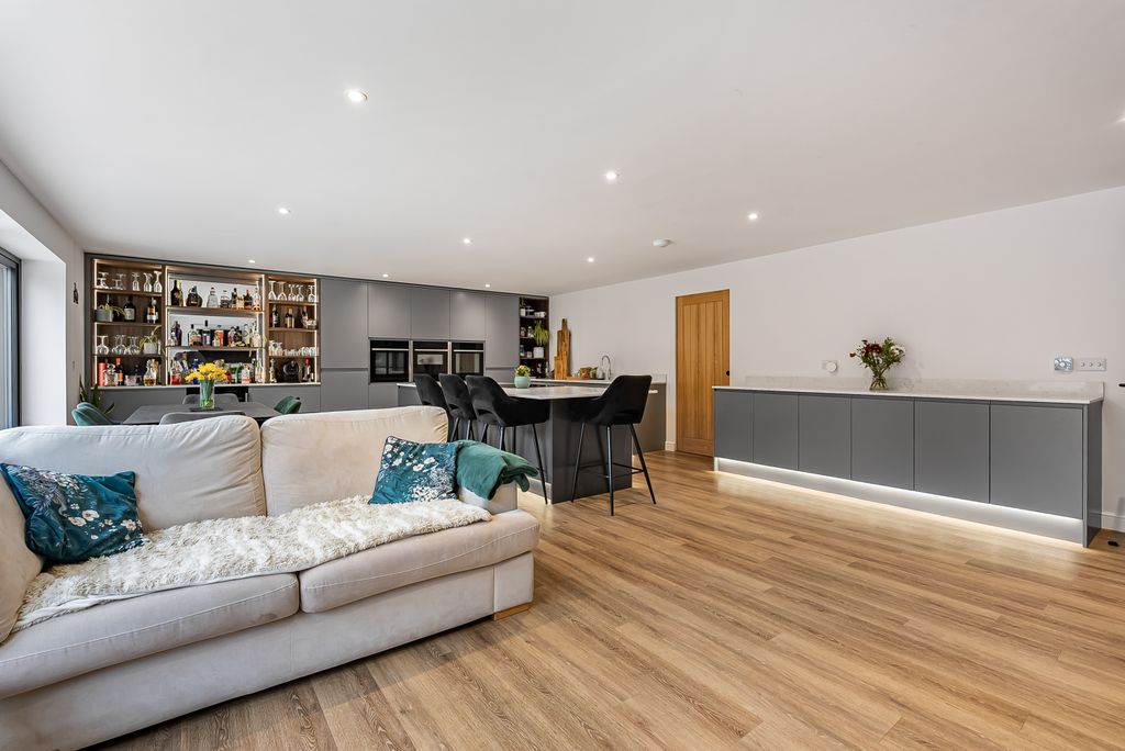 Property photo 2 of 24 Kitchen/Dining Room