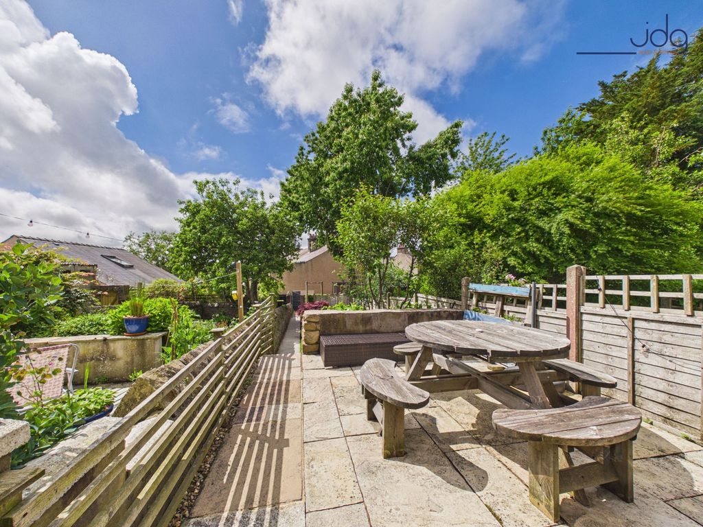 Property photo 2 of 15 Spacious Garden With Seating Areas