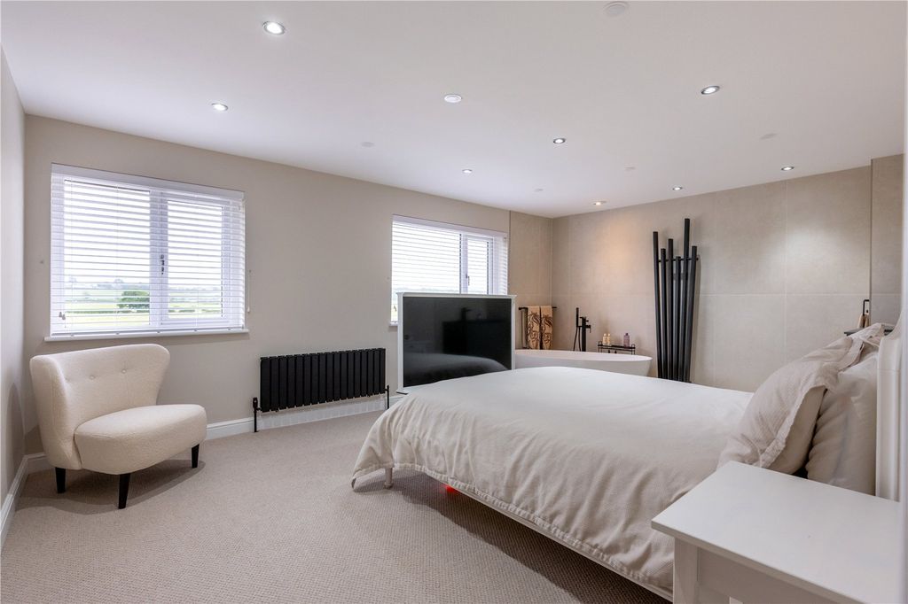 Property photo 3 of 26 Master Bedroom