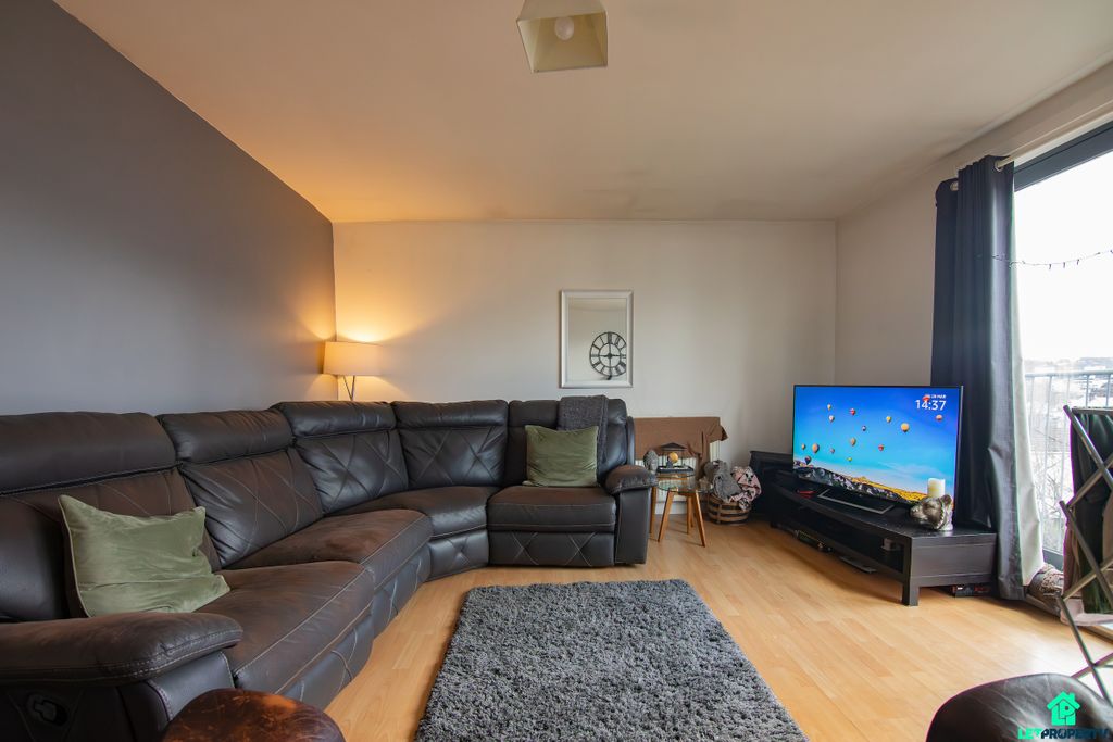 Property photo 2 of 23