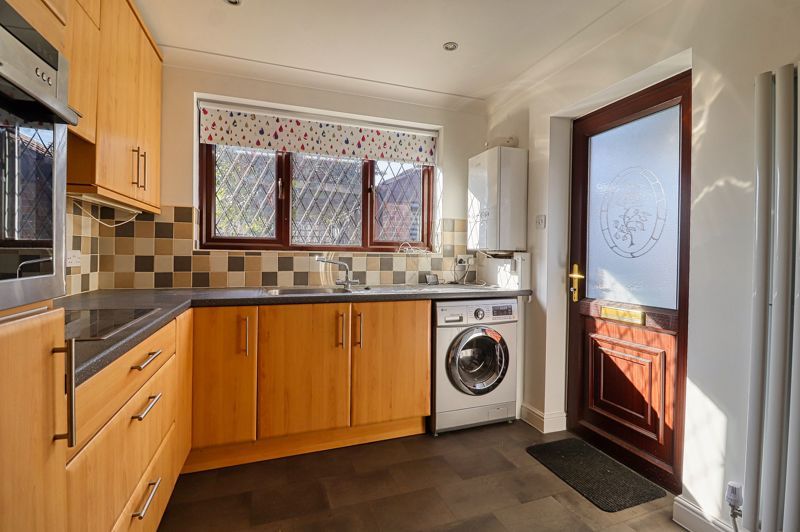 Property photo 2 of 7 Kitchen