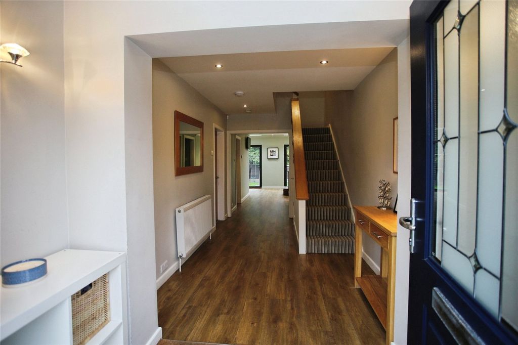 Property photo 2 of 32 Picture No. 25