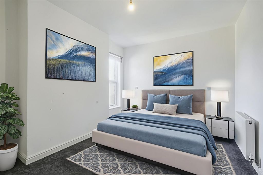 Property photo 3 of 17 Bedroom 1 Ai
