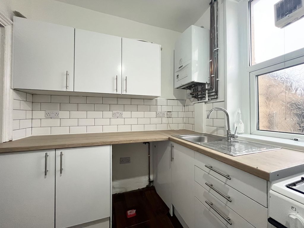 Property photo 1 of 8 Kitchen