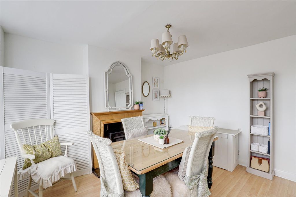 Property photo 3 of 20 5864.Jpg